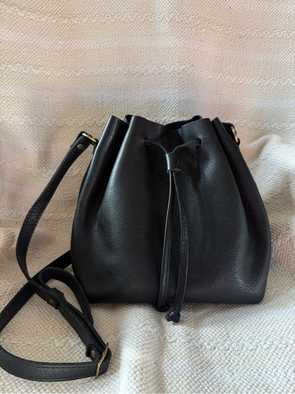 Portland leather bucket bag. Large